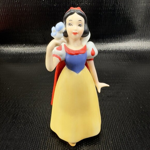 Vintage Disney Sri Lanka Snow White Porcelain Figurine Holding A Blue Bird VTG - Picture 4 of 8